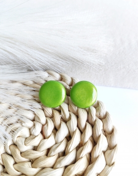 Stud earrings light green - shiny